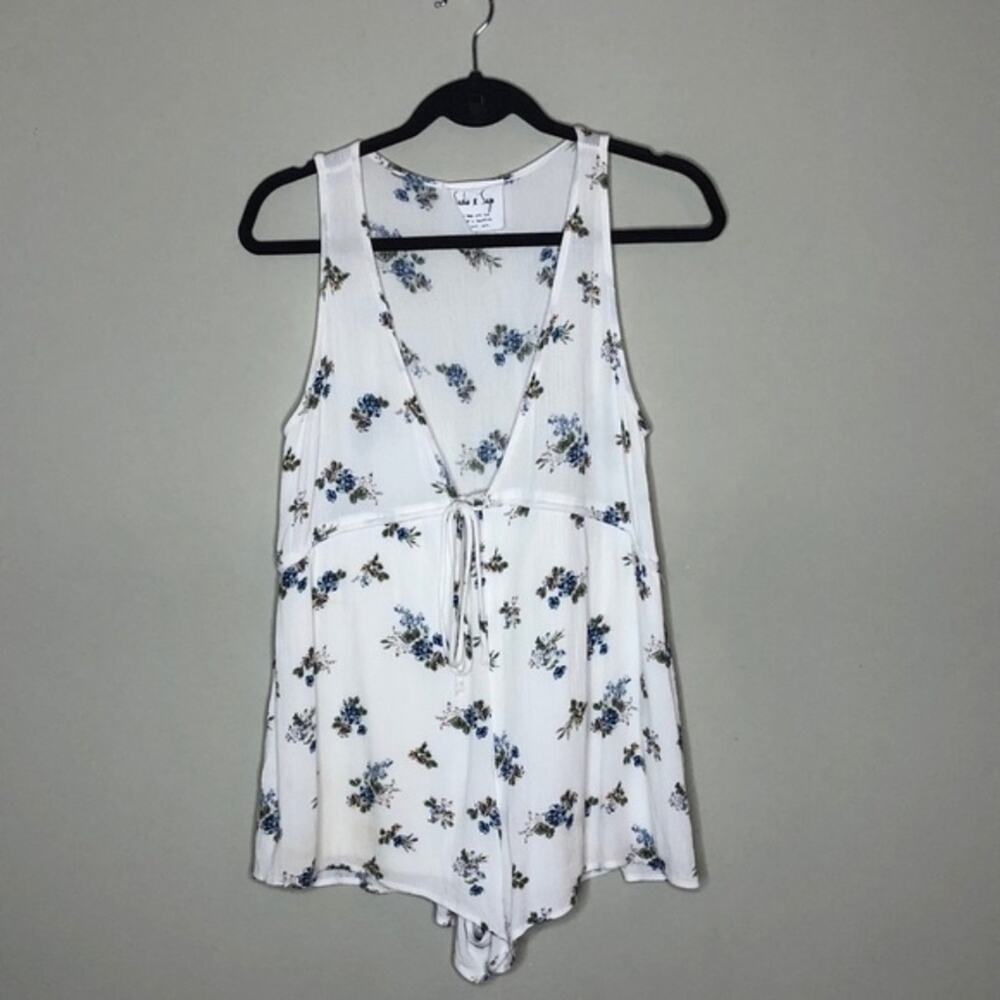 Sadie & Sage Deep V Floral Romper Size Small